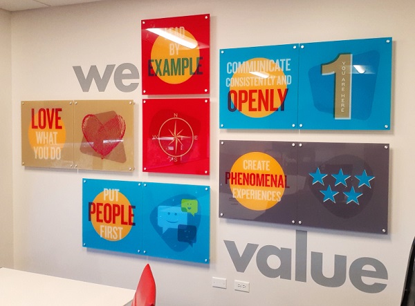 What are the Advantages of Using Acrylic Signs