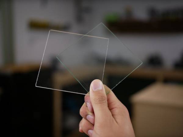 Glass-or-acrylic-sheet